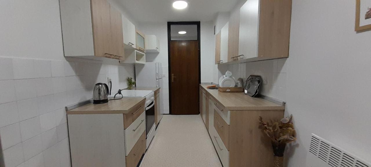 Cozy And Sunny Apartment Near The Airport Sarajewo Zewnętrze zdjęcie