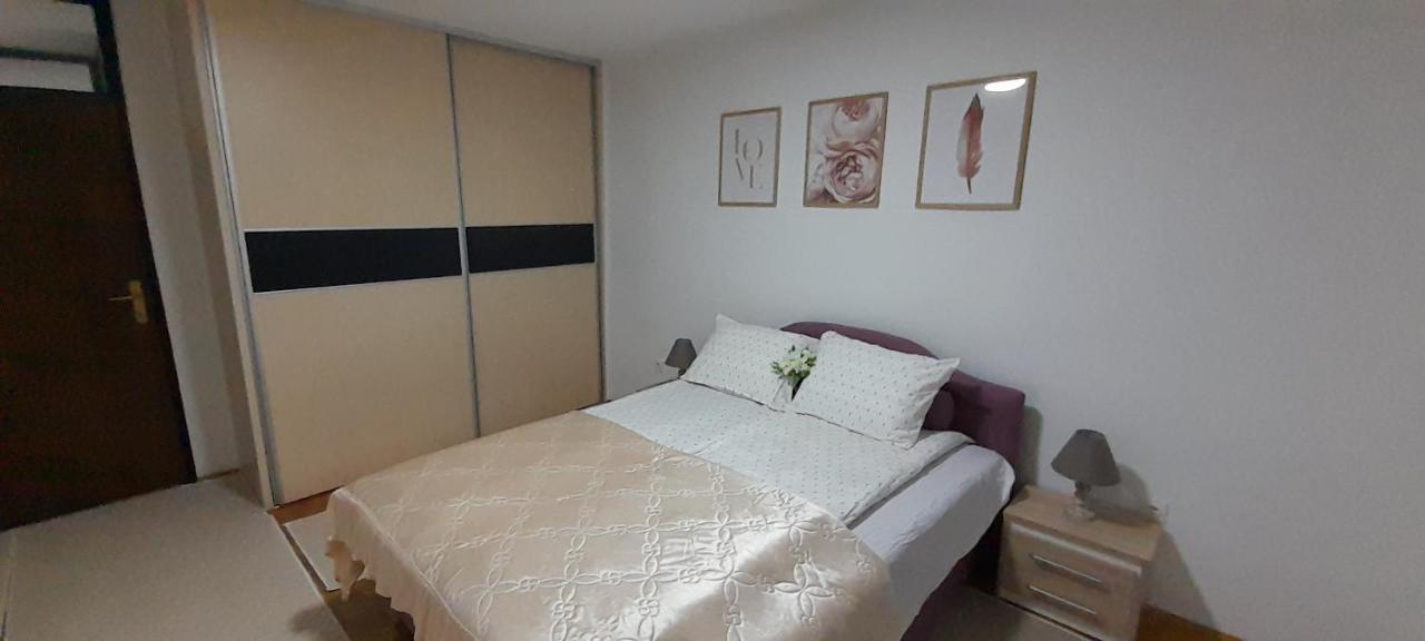 Cozy And Sunny Apartment Near The Airport Sarajewo Zewnętrze zdjęcie