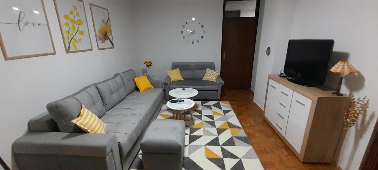 Cozy And Sunny Apartment Near The Airport Sarajewo Zewnętrze zdjęcie