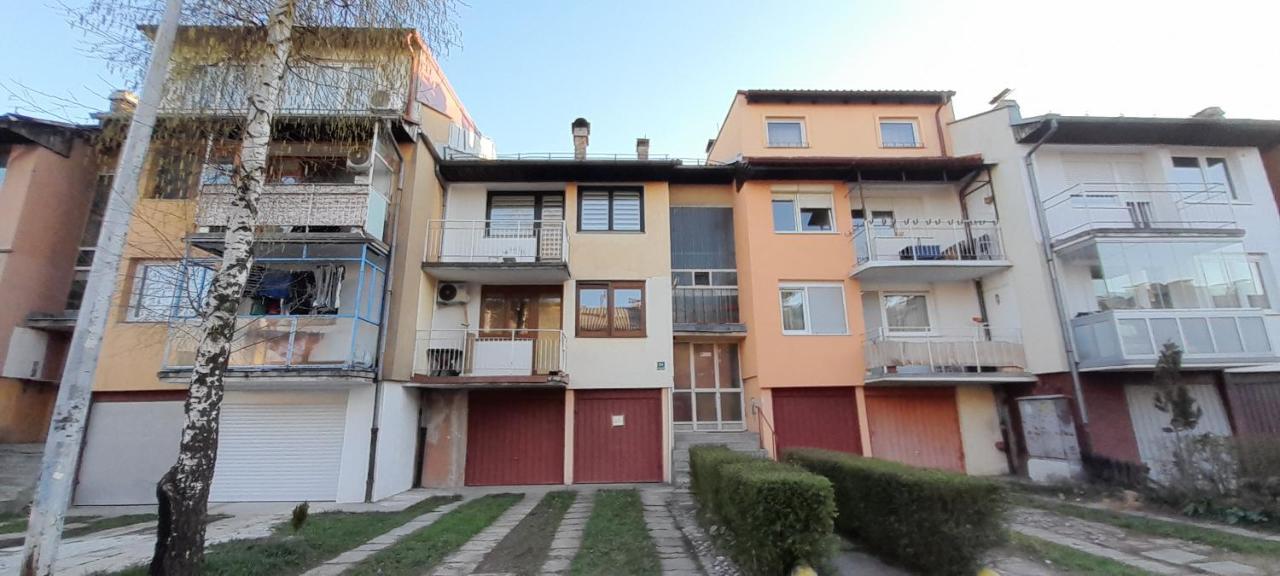 Cozy And Sunny Apartment Near The Airport Sarajewo Zewnętrze zdjęcie