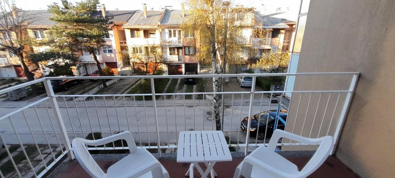 Cozy And Sunny Apartment Near The Airport Sarajewo Zewnętrze zdjęcie